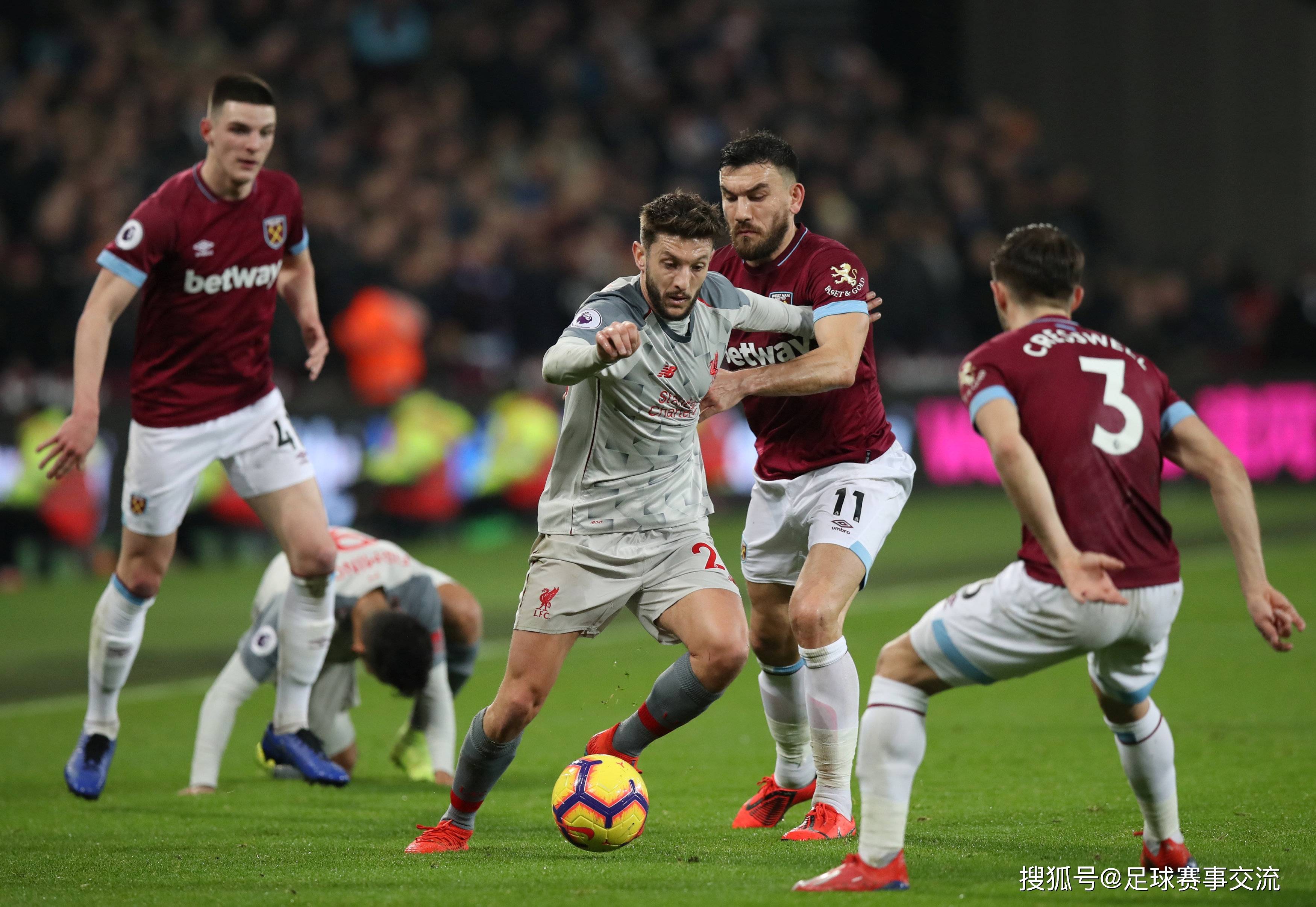 欧冠：巴萨上半场2球领先，曼城追平