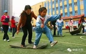 东契奇42+7+8！老詹拥抱德罗赞