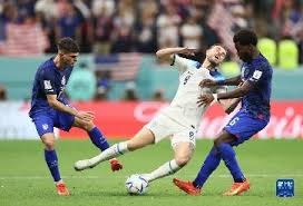 十三水里的“五对三条”：这种罕见牌型在实战中的防御力评估。（十三水“五对三条”：罕见牌型的实战防守力解析）